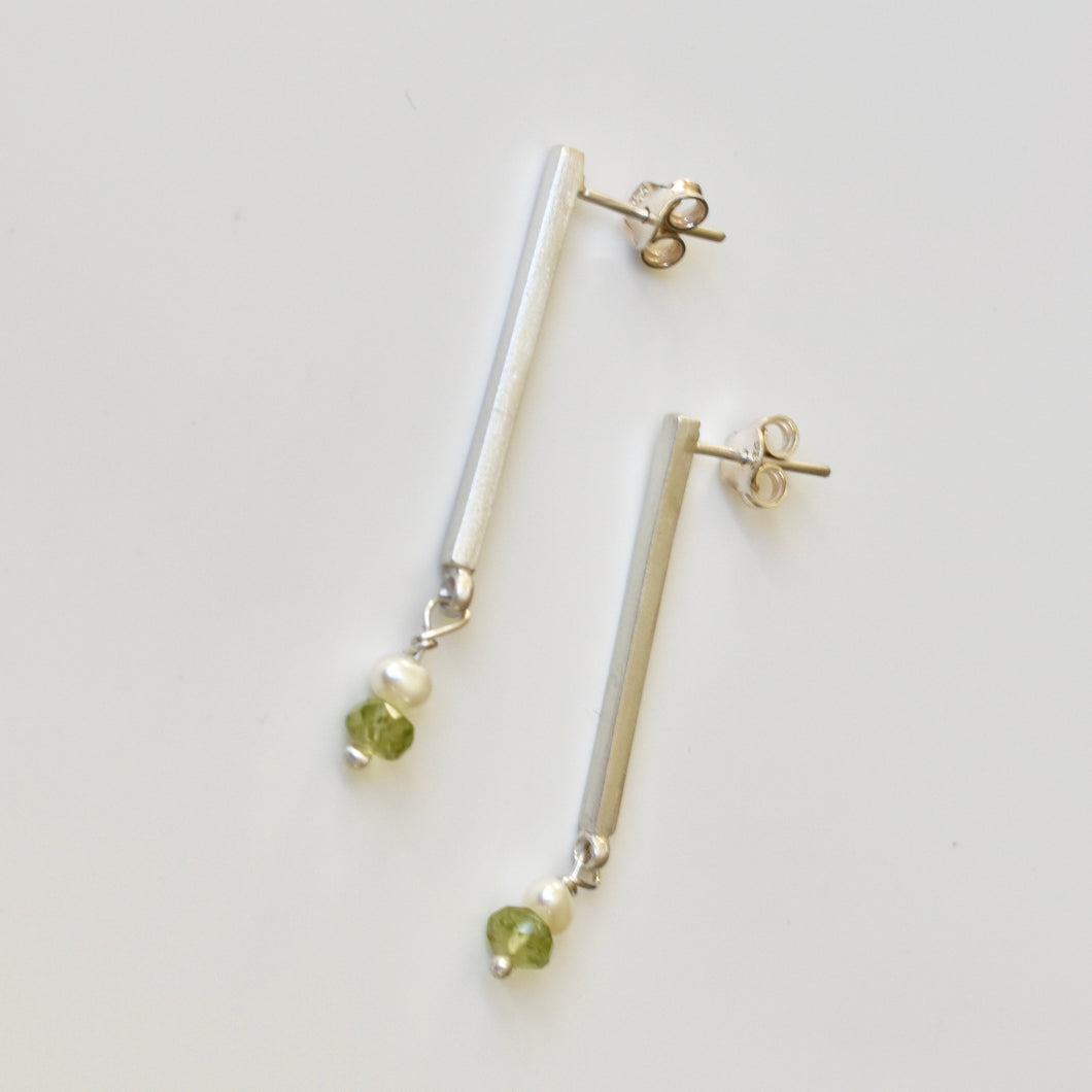 Square Wire Earrings with peridot and pearls