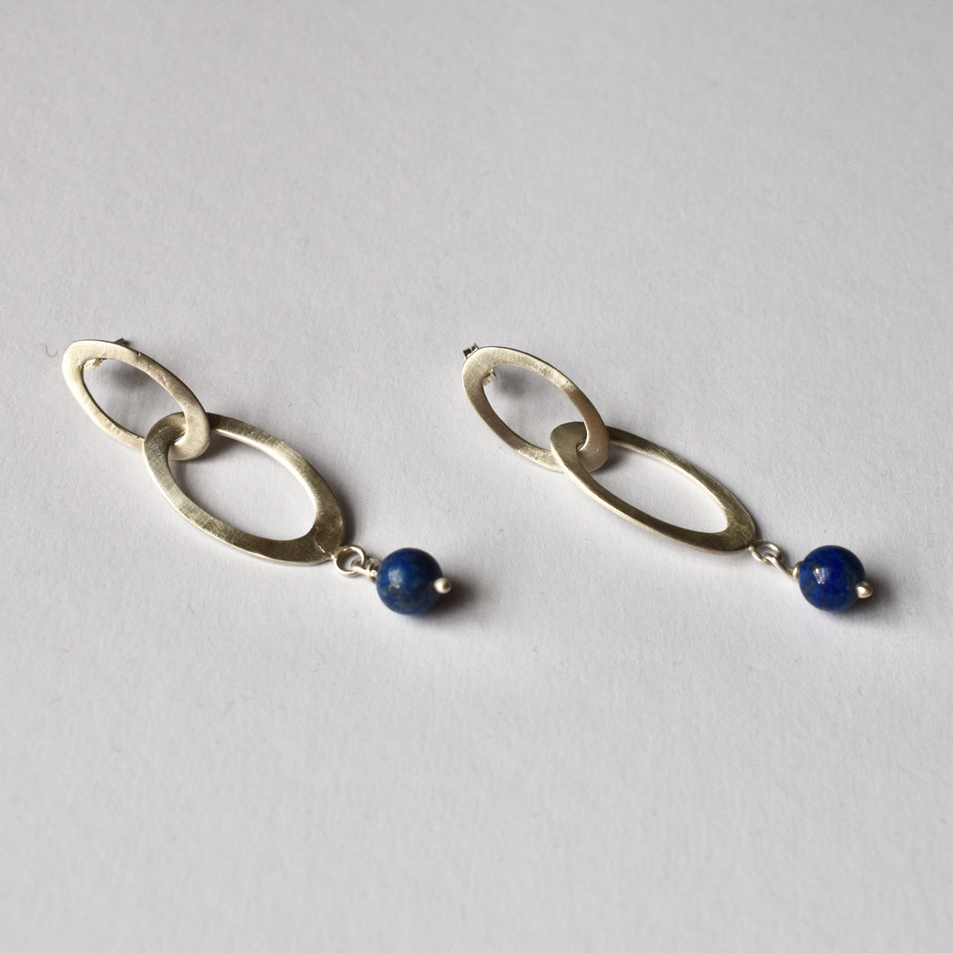Oval earring with lapis