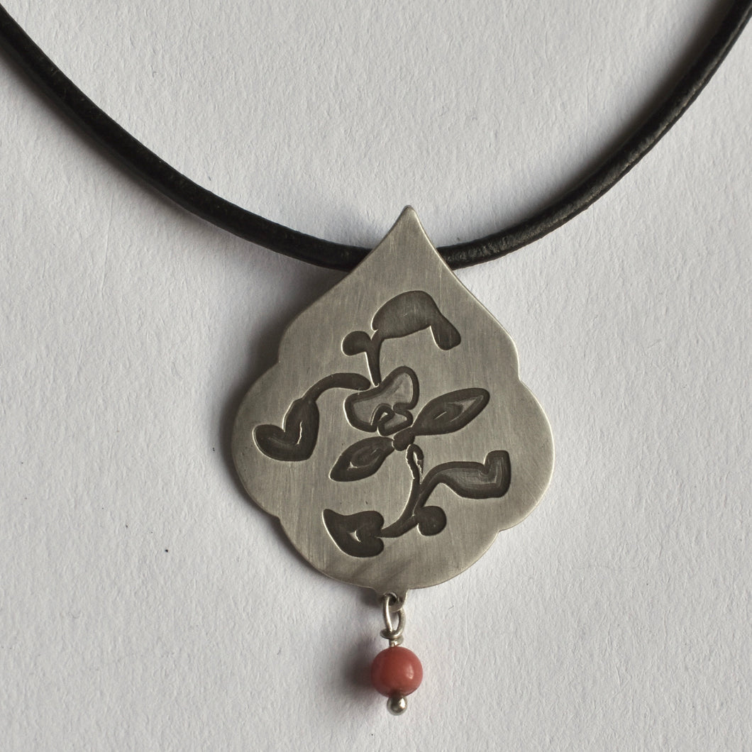 Turkish tile Hatayi motif necklace