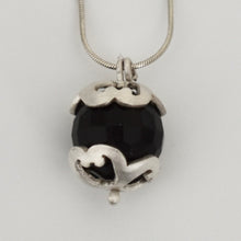 Domed flower pendant with onyx