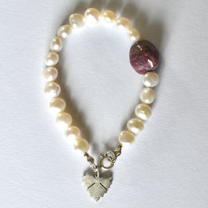 Pearls and tourmaline bracelet with silver leaf