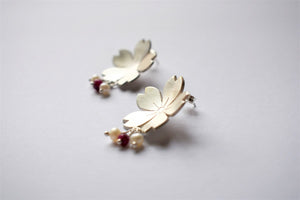 Sakura earring with pearls and ruby