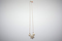 Three Daisies Necklace